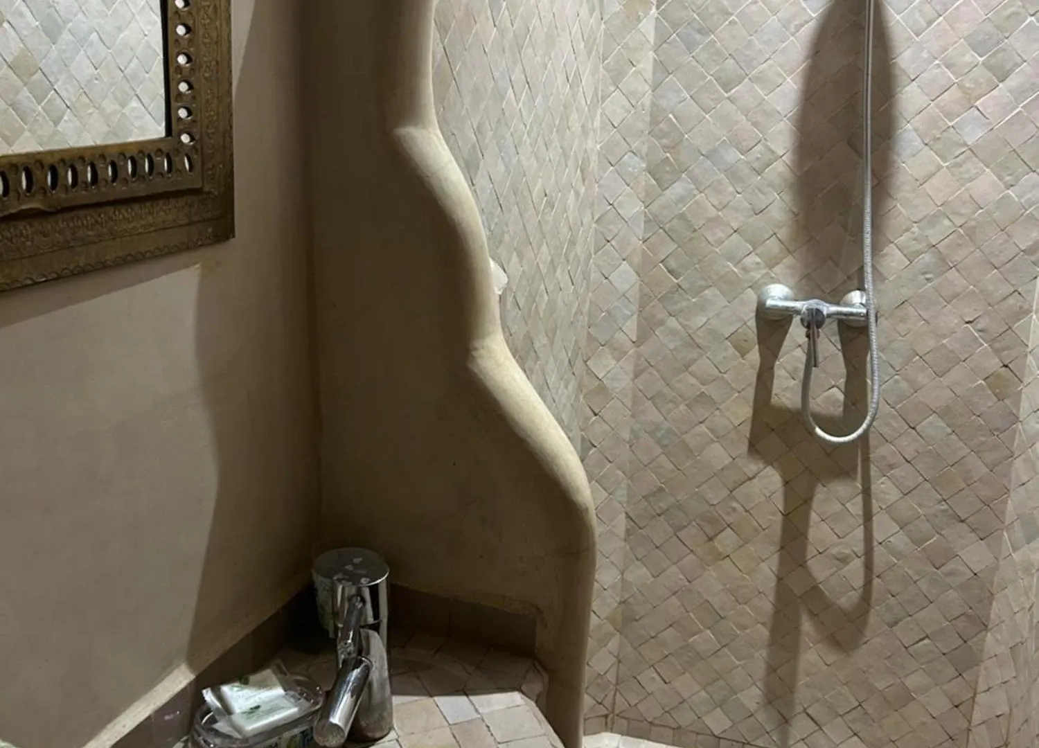 Riad Amazing Amazigh Avec Jacuzzi Petit Dejeuner Compris Avec Aussi Chambres Familiales Pres De La Place Jemaa El Fna Marrakesh