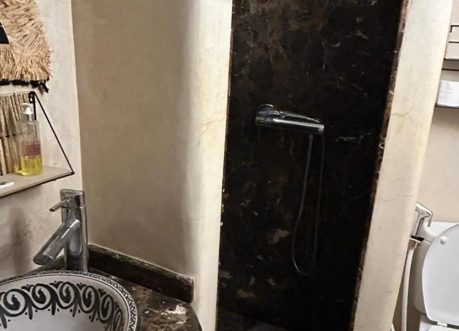 Riad Amazing Amazigh Avec Jacuzzi Petit Dejeuner Compris Avec Aussi Chambres Familiales Pres De La Place Jemaa El Fna Marrakesh