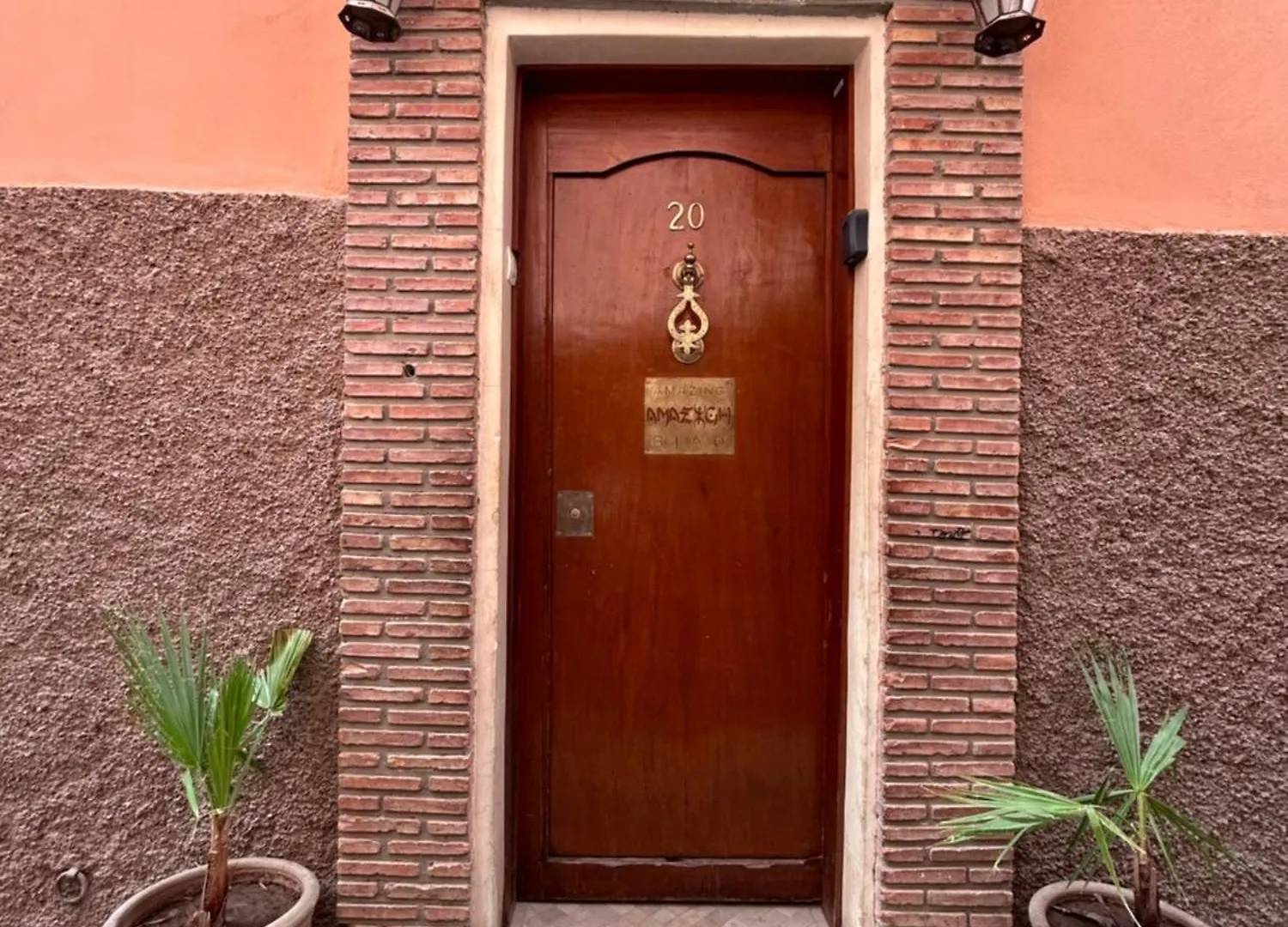 Riad Amazing Amazigh Avec Jacuzzi Petit Dejeuner Compris Avec Aussi Chambres Familiales Pres De La Place Jemaa El Fna Marrakesh